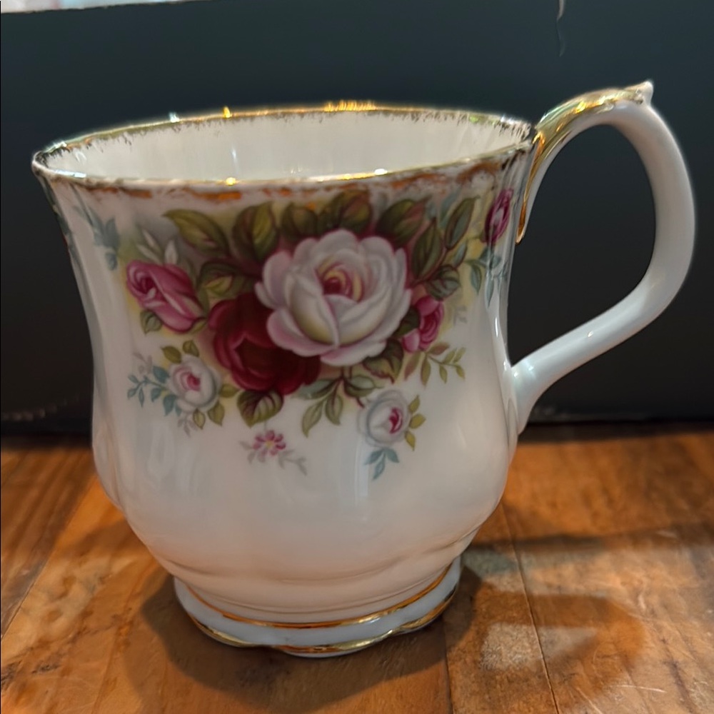 Celebration
by ROYAL ALBERT Floral Porcelain Mug with Gold Trim